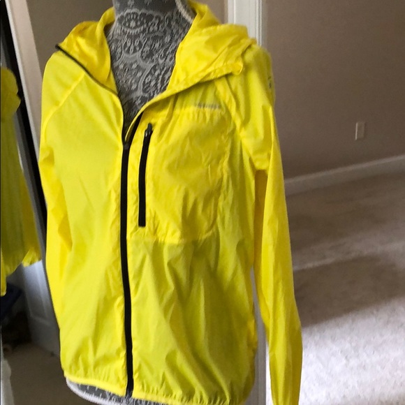 converse yellow jacket